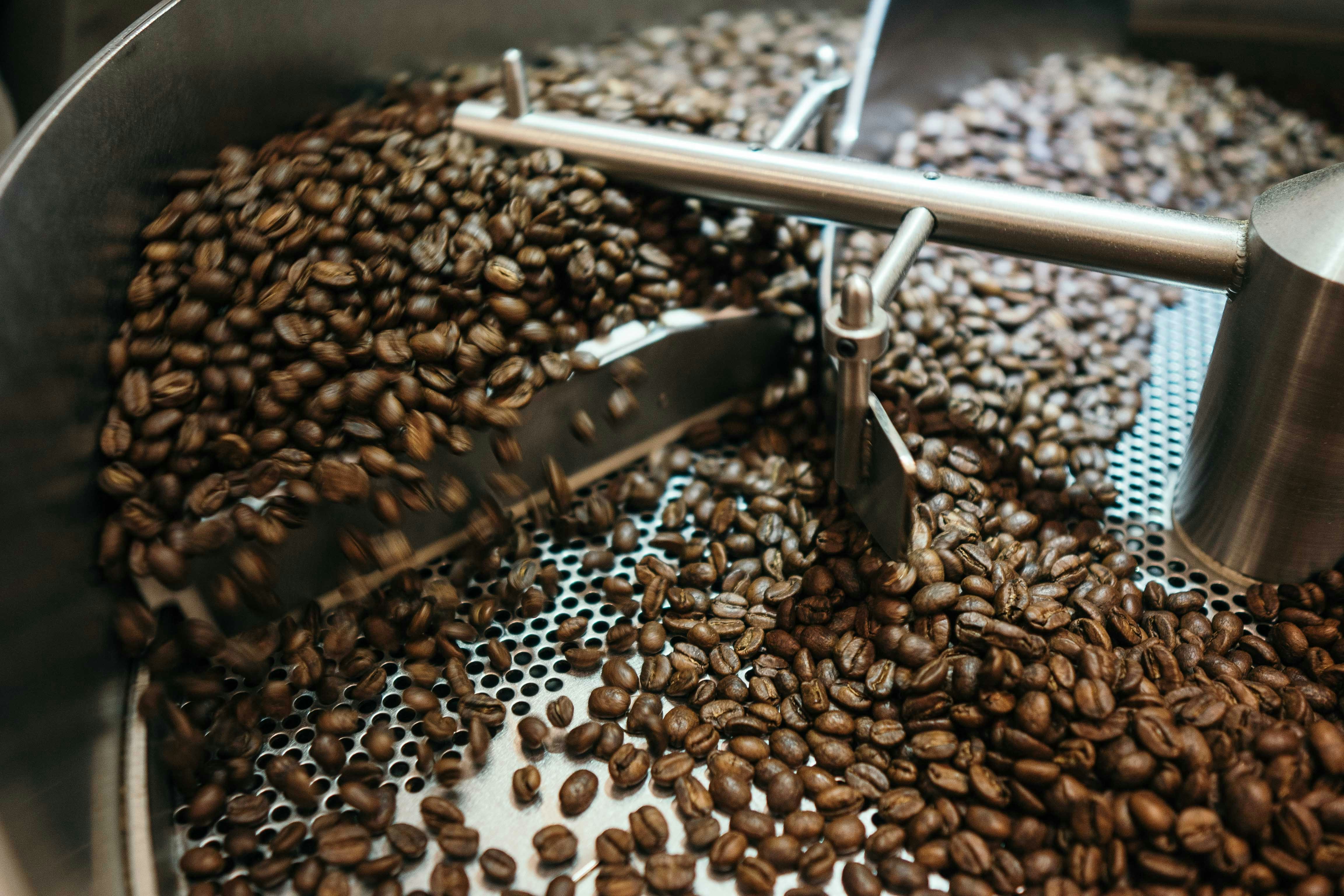 Com a safra brasileira no foco, preços do café avançavam nas bolsas internacionais no início da manhã desta 3ª feira (01)