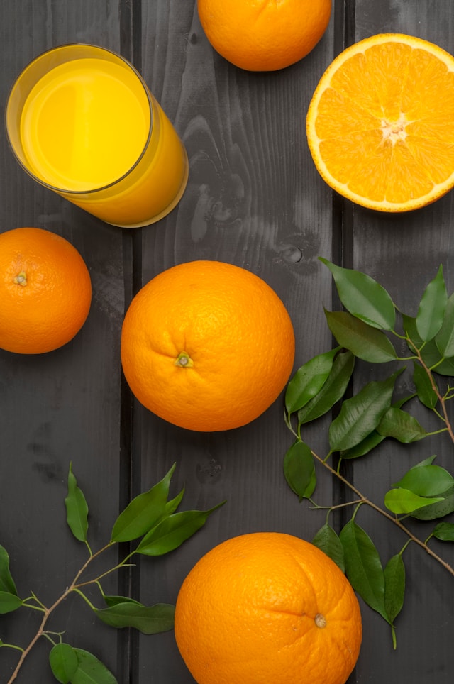 Por que o Brasil exporta suco, mas não laranja de mesa